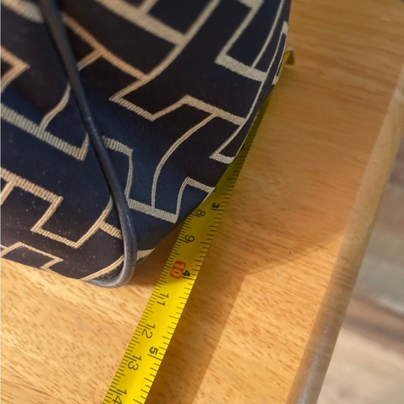 Tommy Hilfiger bag - Picture 8 of 9